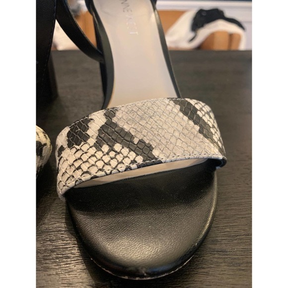 Nine West Women’s Black Abrah Ankle‎ Strap Snake Embossed Block Heels size 7.5 - Picture 2 of 4